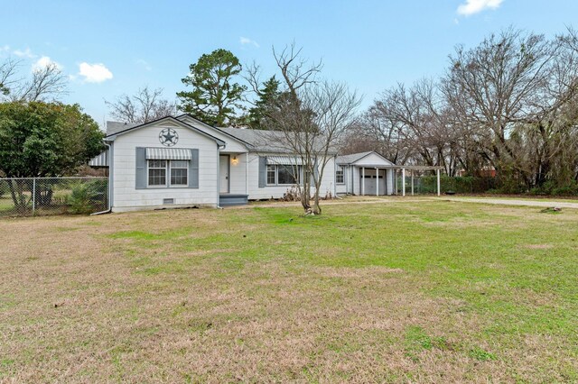 ranch-style home featuring a front lawn