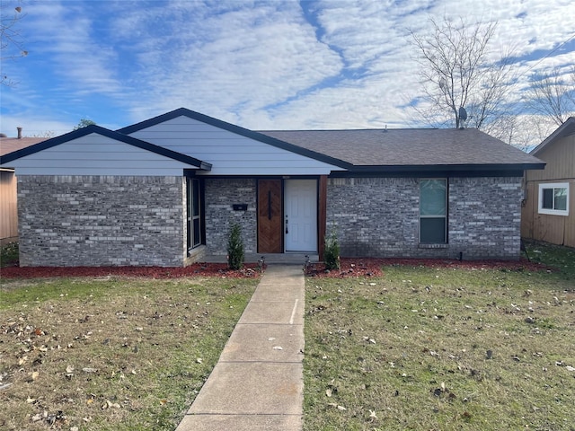 ranch-style home with a front yard