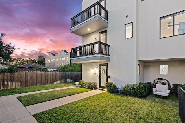 view of front of home featuring a yard