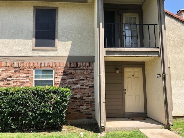 property entrance with a balcony