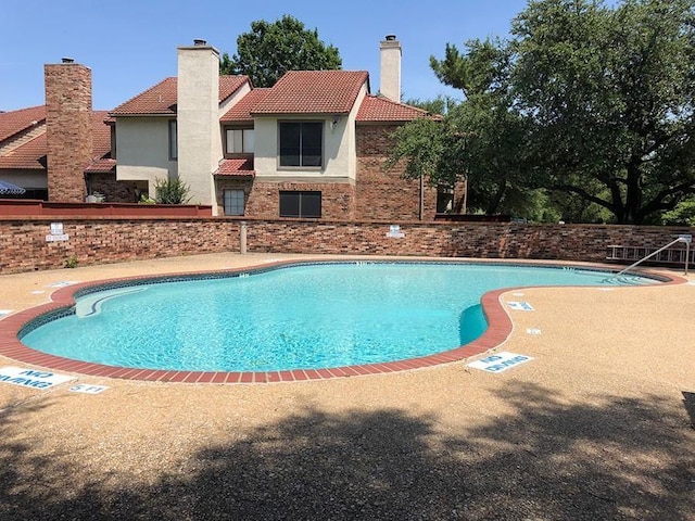 view of swimming pool featuring a patio