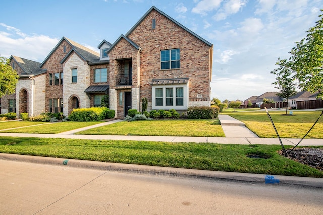 view of front of property with a front yard