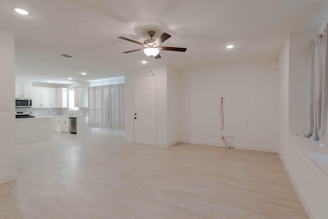 unfurnished room featuring ceiling fan