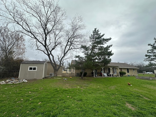 view of yard featuring a storage unit