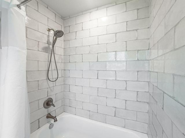 bathroom featuring shower / bath combo