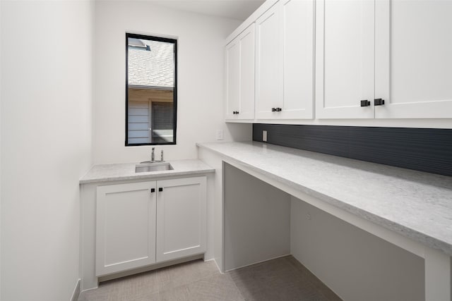 laundry room with sink and light tile patterned floors