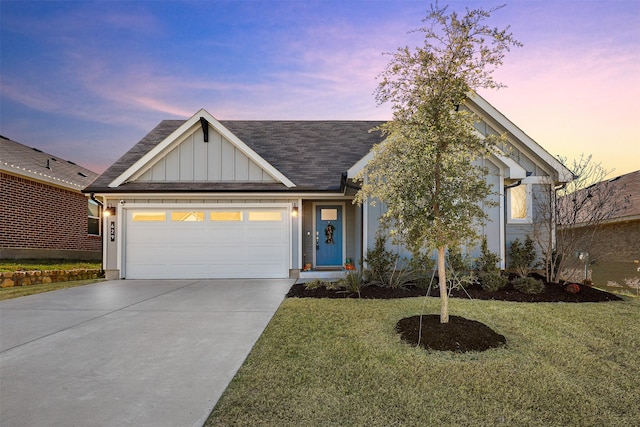 view of front of property featuring a yard and a garage