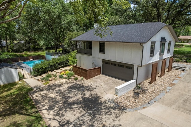 view of front facade featuring a garage