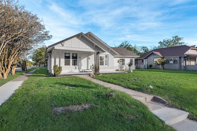 view of front of house with a porch and a front yard