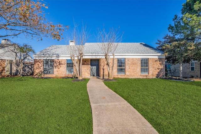 single story home featuring a front lawn