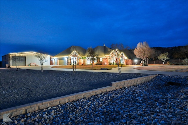 yard at night featuring a garage