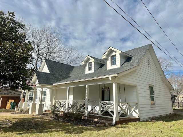 view of front of home featuring covered porch and a front lawn