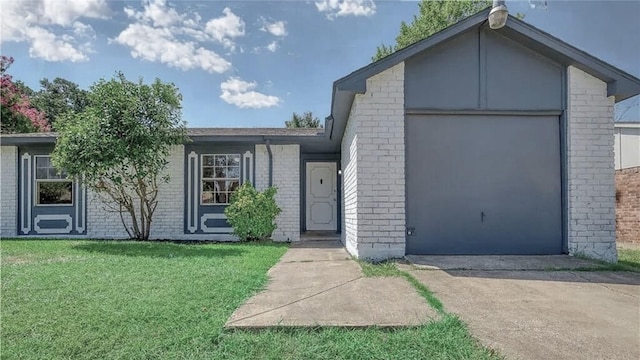 view of front of home with a garage and a front yard