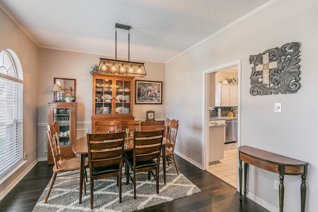 dining room featuring crown molding, a chandelier, a textured ceiling, and hardwood / wood-style flooring