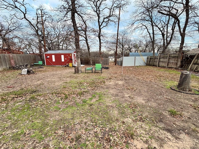 view of yard with a shed