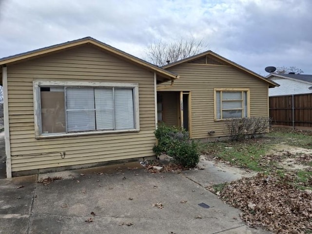 view of front of property with a patio