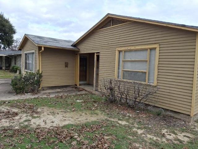 view of front of home featuring a patio area