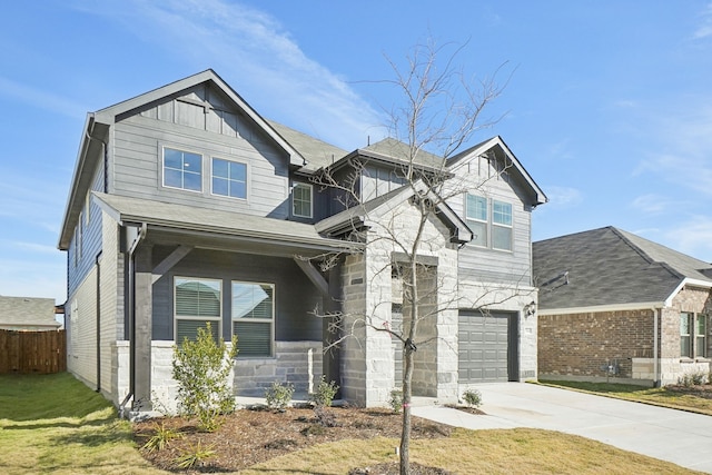 craftsman house featuring a front lawn and a garage