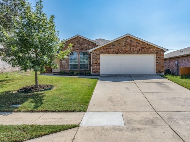 view of front of house featuring a front lawn and a garage