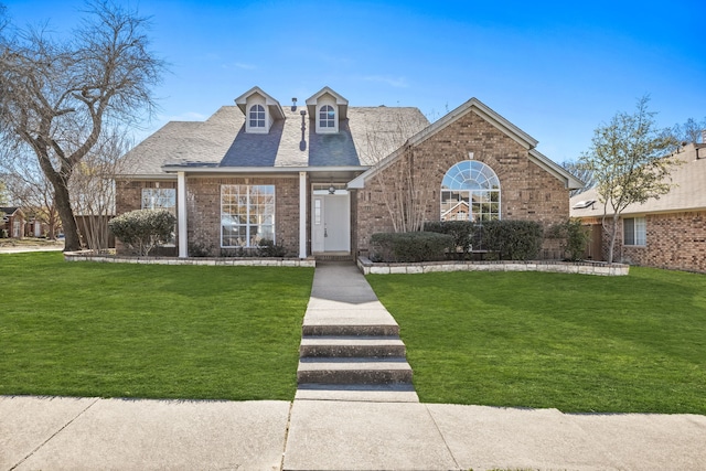 front facade featuring a front yard