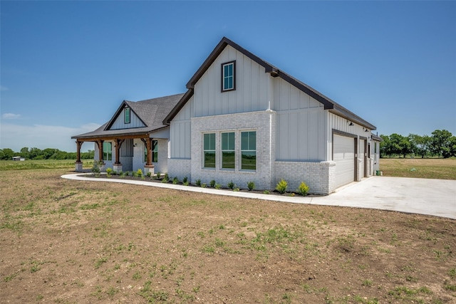 view of front of home with a front lawn, a porch, and a garage