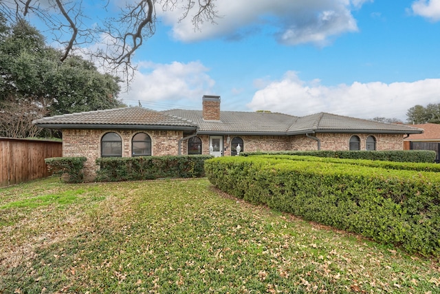 single story home featuring a front yard