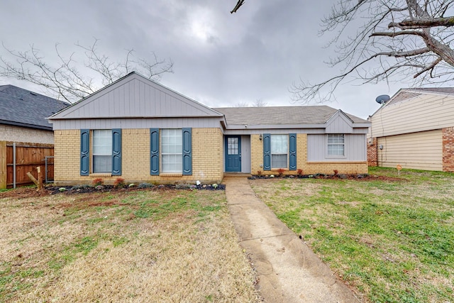 view of front of property with a front yard