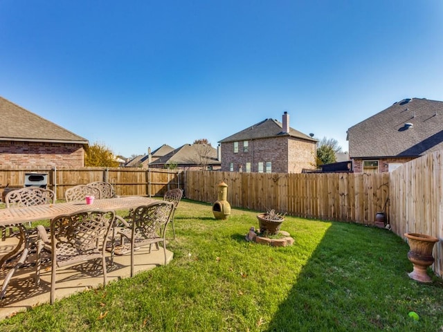 view of yard featuring a patio