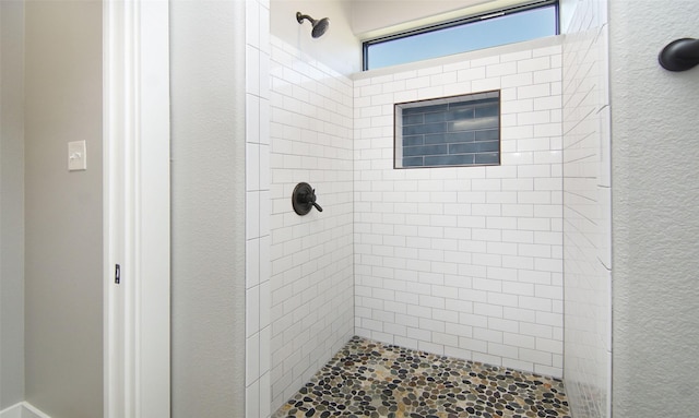 bathroom featuring a tile shower