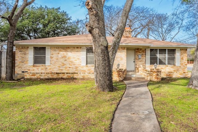 view of front of property featuring a front yard