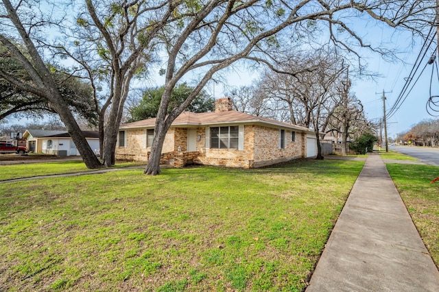 ranch-style house featuring a front yard