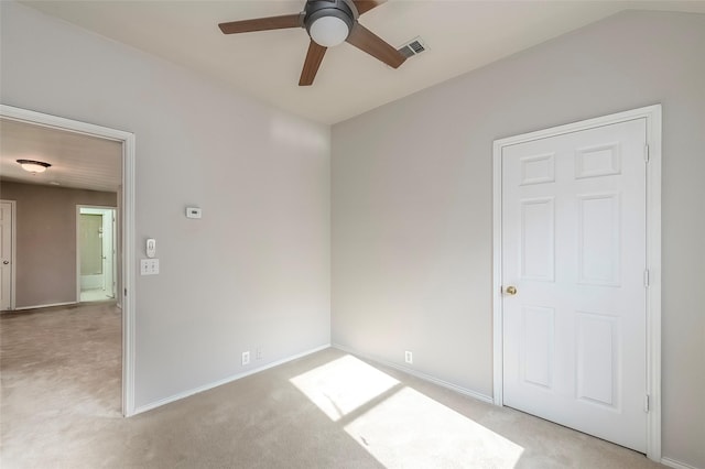 empty room featuring light carpet and ceiling fan