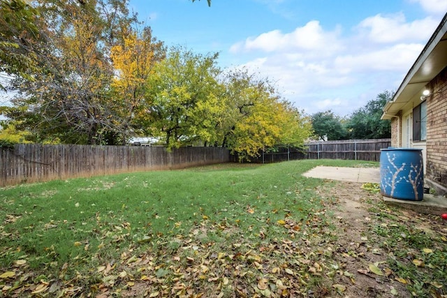 view of yard with a patio