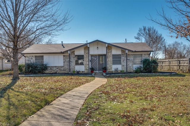 single story home featuring a front yard