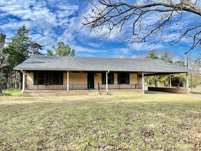 view of front of property with covered porch and a front lawn