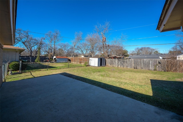 view of yard with a patio area