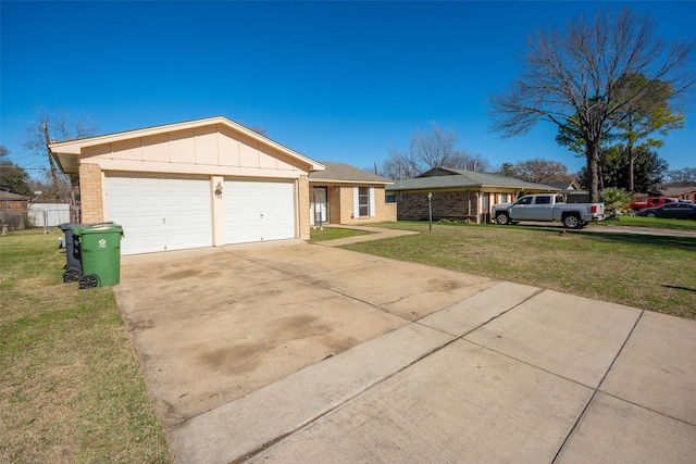 single story home with a front lawn