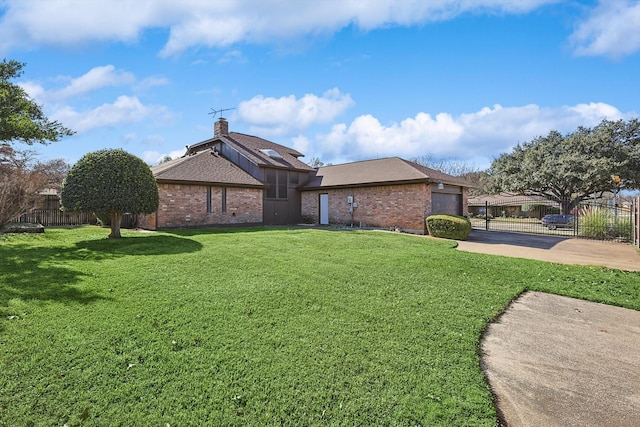 view of front of house with a front lawn