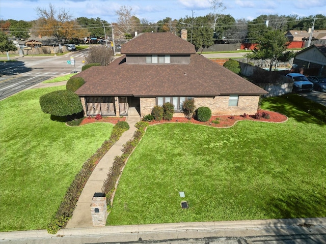 view of front facade with a front lawn