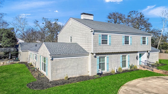 view of front of house with a front lawn