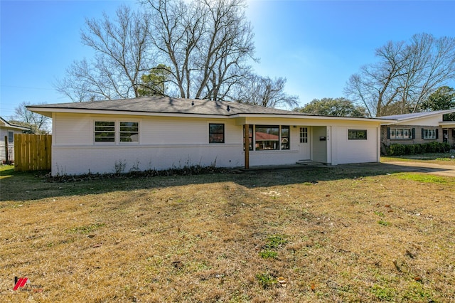 single story home with a front lawn