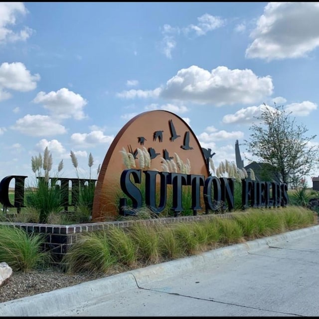 view of community / neighborhood sign