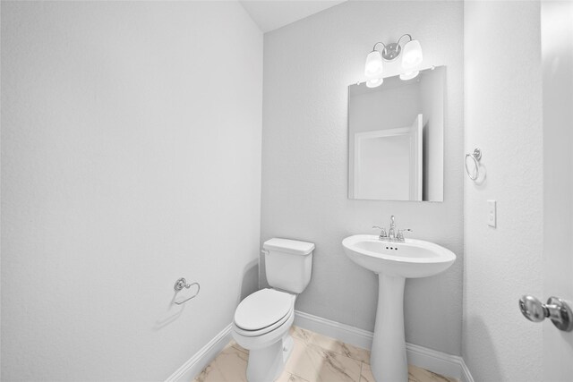 6225 Kent Ln, Celina, TX 76227 - bathroom with toilet, marble look tiles, baseboards, and a sink