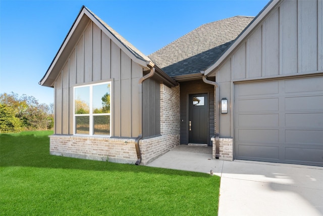 view of front of property featuring a garage and a front lawn