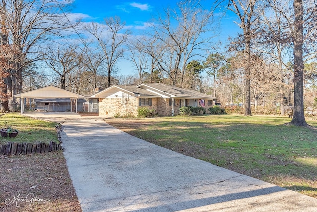 view of front of home with a carport and a front yard