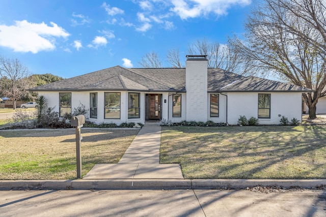 view of front of property with a front yard