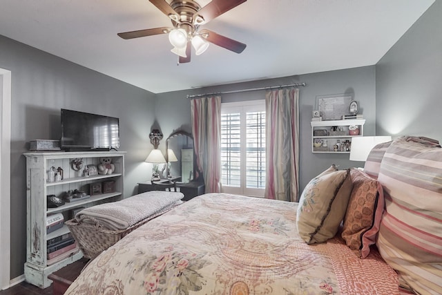 bedroom featuring ceiling fan