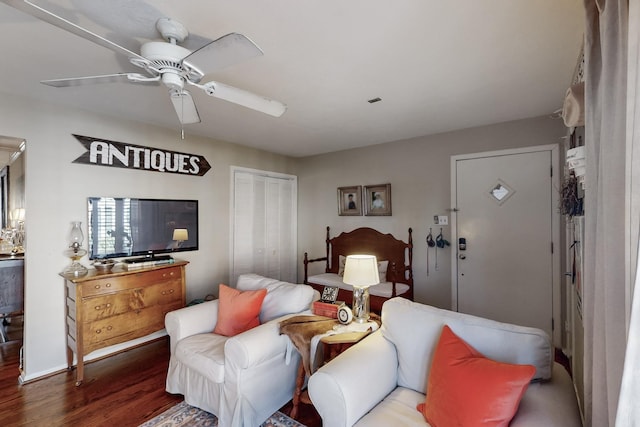 bedroom featuring ceiling fan, dark wood-type flooring, and a closet