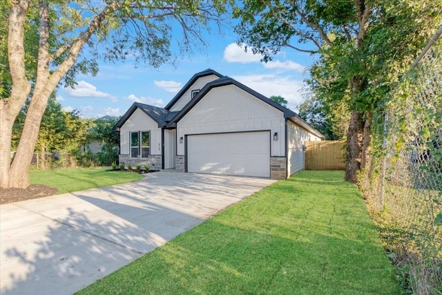 view of front facade with a garage and a front yard