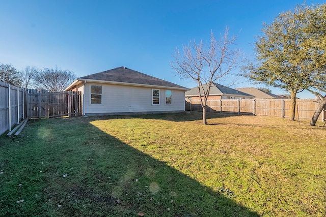 back of house featuring a lawn